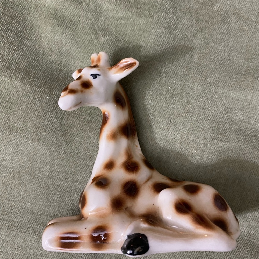 VTG MCM UCGC Bone China Ceramic Laying Down Giraffe
Handpainted Figurine #13